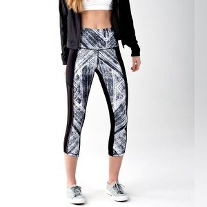 Lululemon Hot To Street Crop Heat Wave Black/White Combo